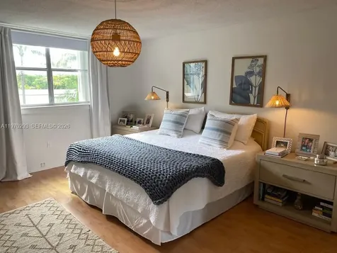210 Sea View Drive Key Biscayne FL 33149