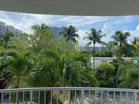 210 Sea View Drive Key Biscayne FL 33149