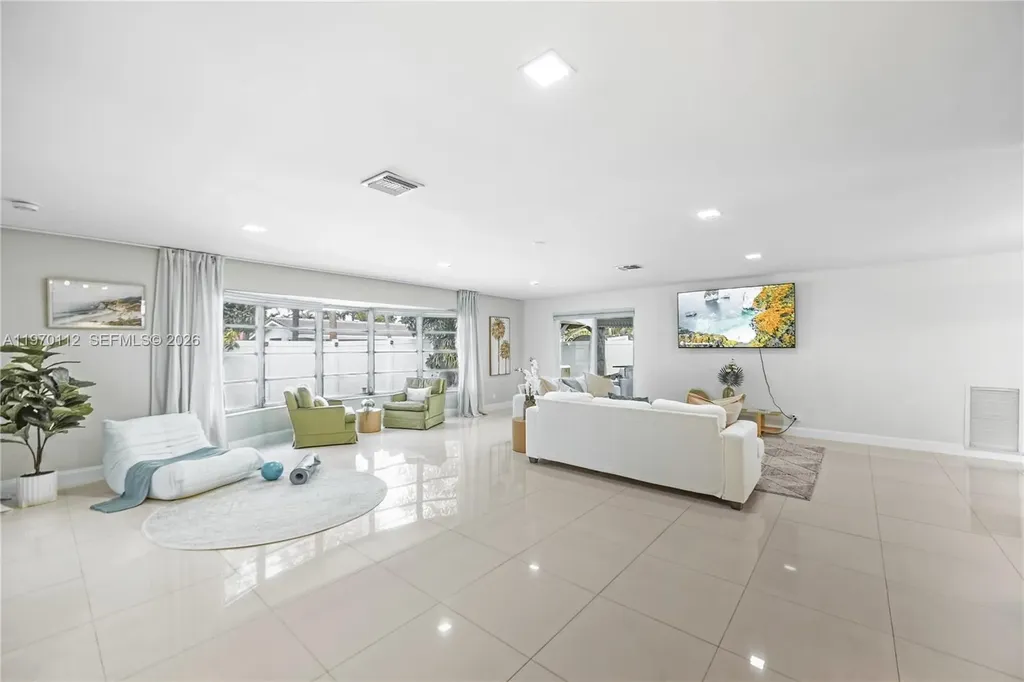 2121 NE 62nd Street Fort Lauderdale FL 33308