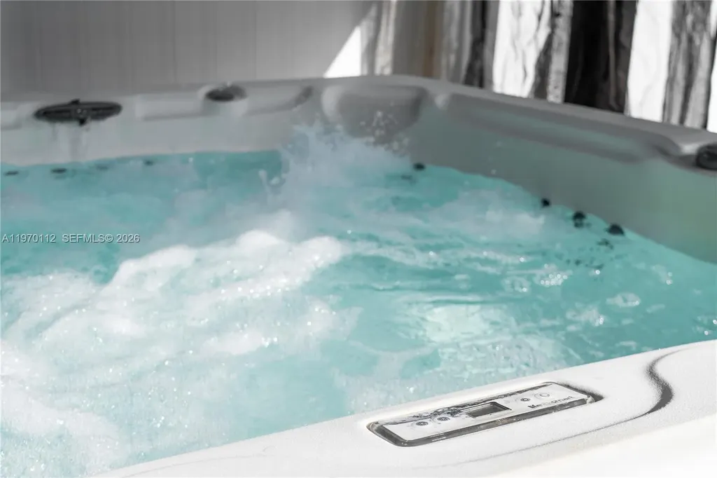 2121 NE 62nd Street Fort Lauderdale FL 33308