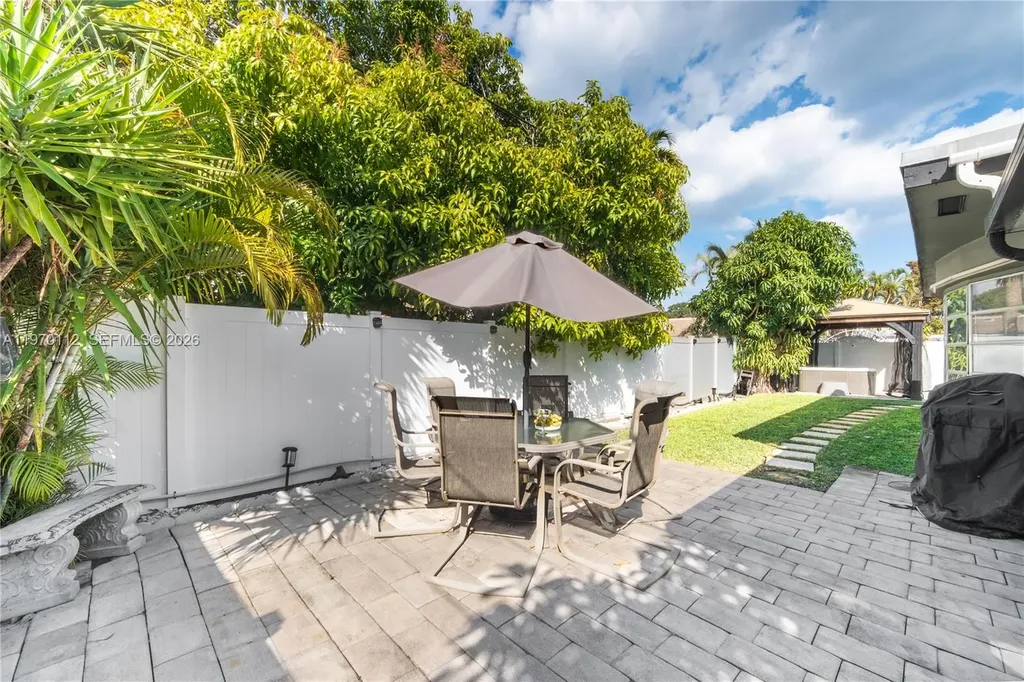 2121 NE 62nd Street Fort Lauderdale FL 33308