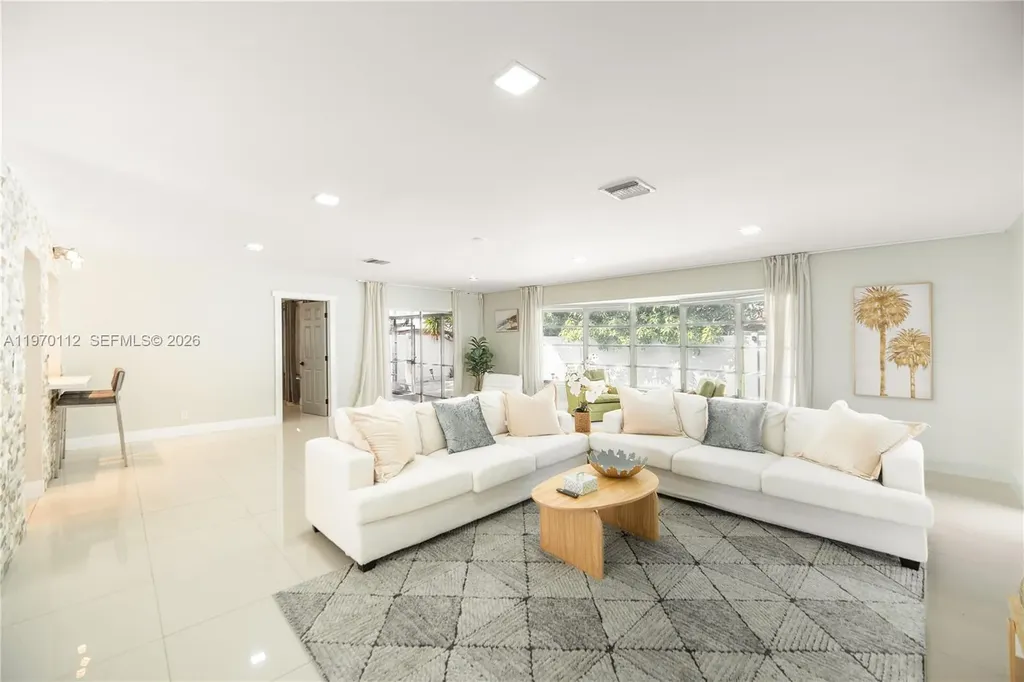 2121 NE 62nd Street Fort Lauderdale FL 33308