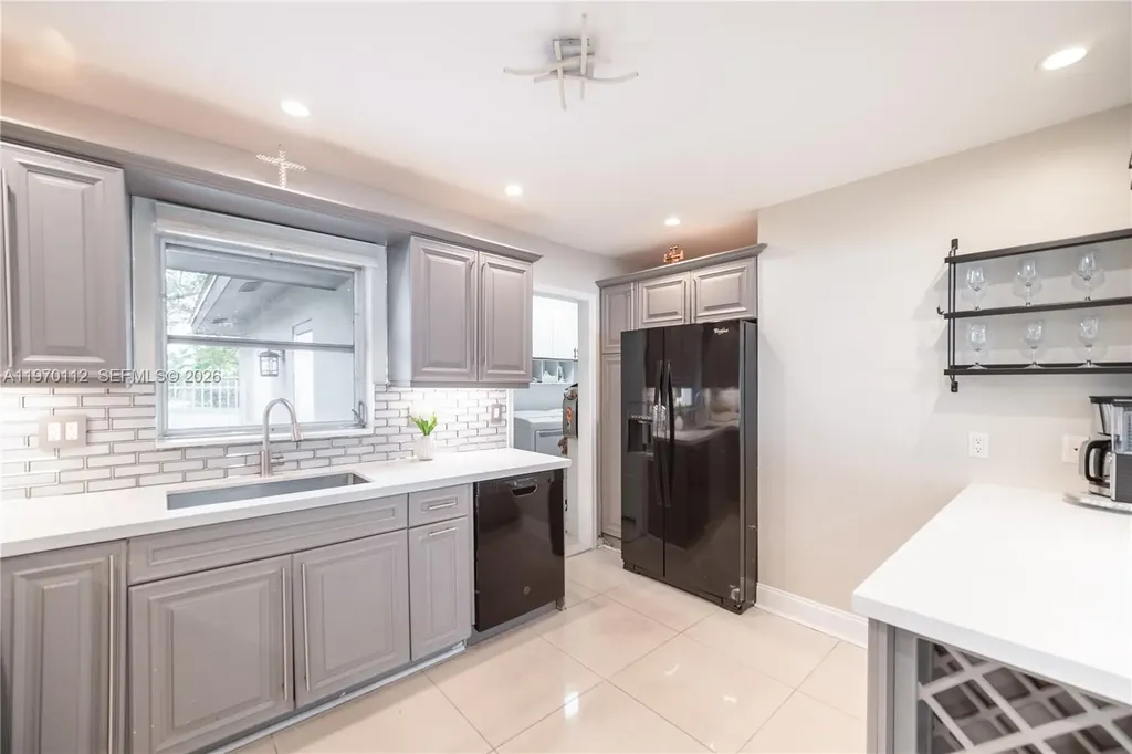 2121 NE 62nd Street Fort Lauderdale FL 33308