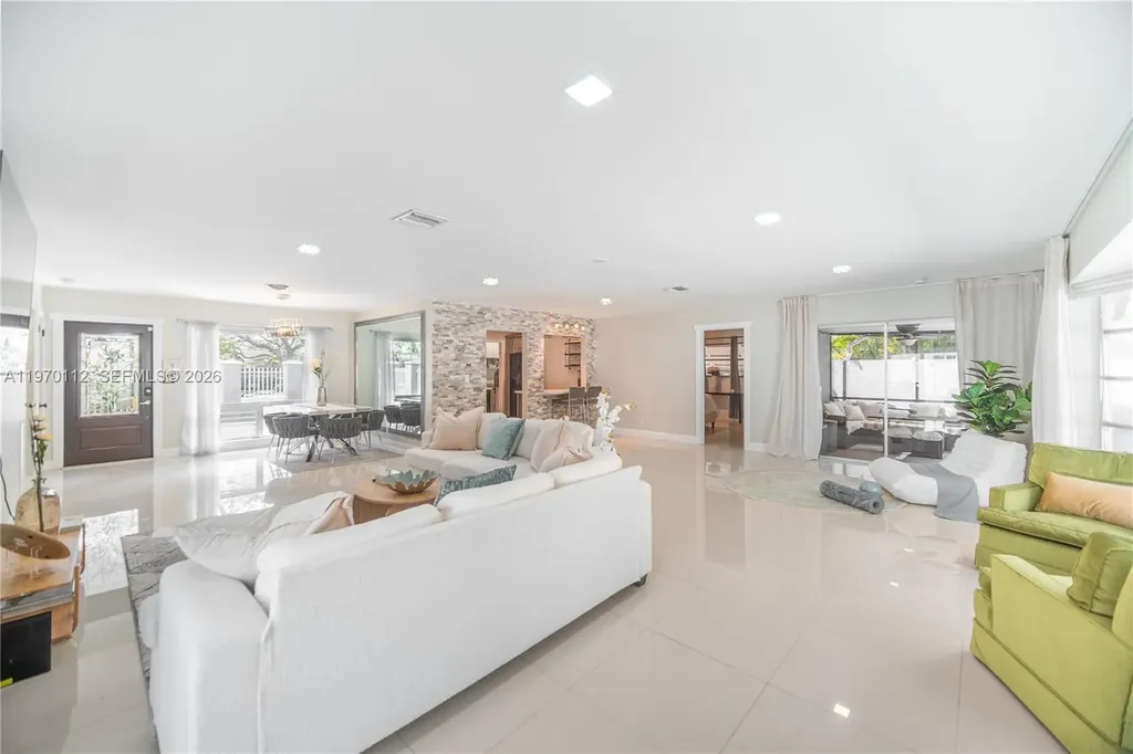 2121 NE 62nd Street Fort Lauderdale FL 33308