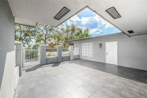 2121 NE 62nd Street Fort Lauderdale FL 33308
