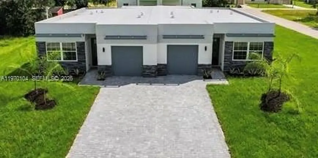 834/836 Motel Street E Lehigh Acres FL 33974