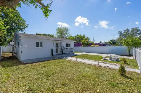 2020 NW 83rd Terrace Miami FL 33147