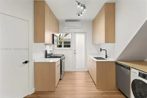 1009 Meridian Avenue Miami Beach FL 33139