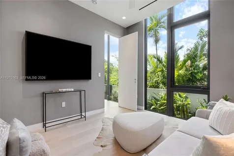 536 W 51st Street Miami Beach FL 33140