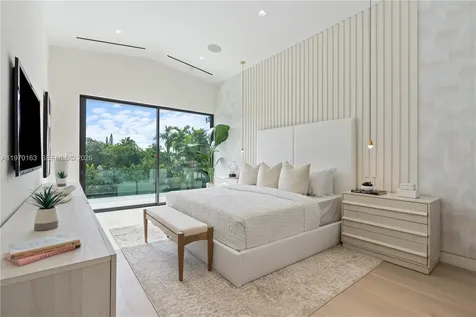 536 W 51st Street Miami Beach FL 33140