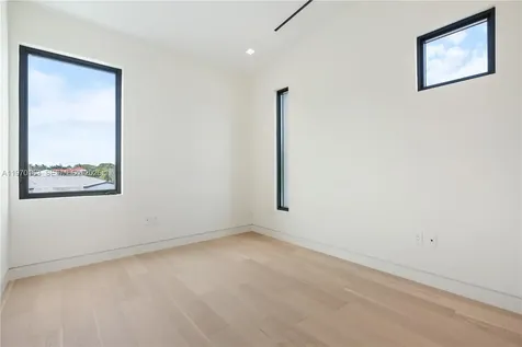 536 W 51st Street Miami Beach FL 33140