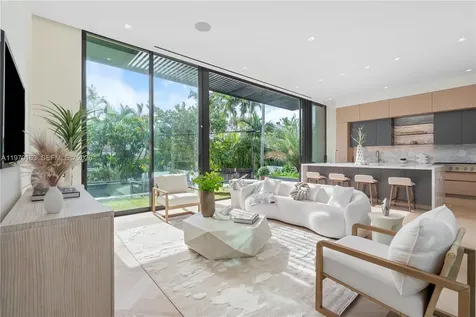 536 W 51st Street Miami Beach FL 33140