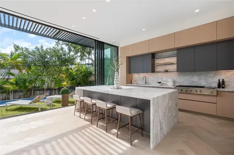 536 W 51st Street Miami Beach FL 33140