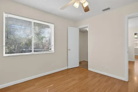 1343 Sussex Drive North Lauderdale FL 33068