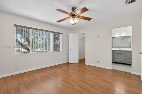 1343 Sussex Drive North Lauderdale FL 33068