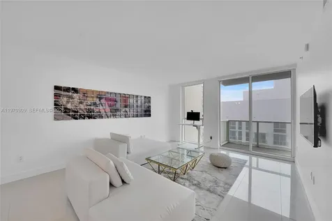 253 NE 2nd Street Miami FL 33132