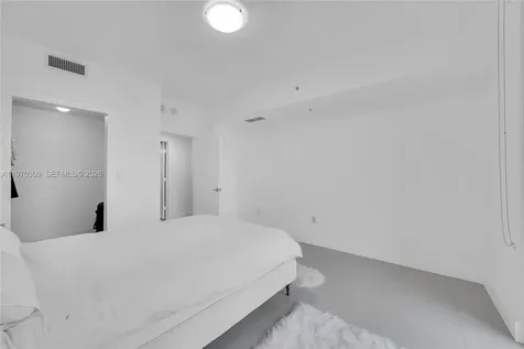 253 NE 2nd Street Miami FL 33132