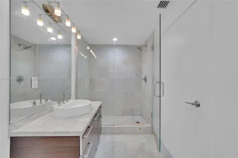 253 NE 2nd Street Miami FL 33132