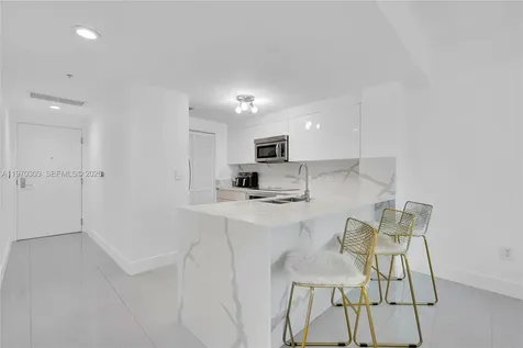 253 NE 2nd Street Miami FL 33132