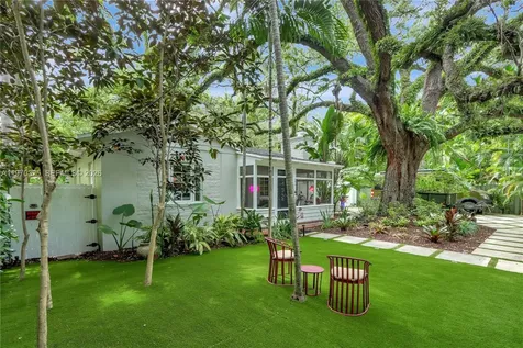 842 NW 9th Court Miami FL 33136