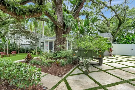842 NW 9th Court Miami FL 33136