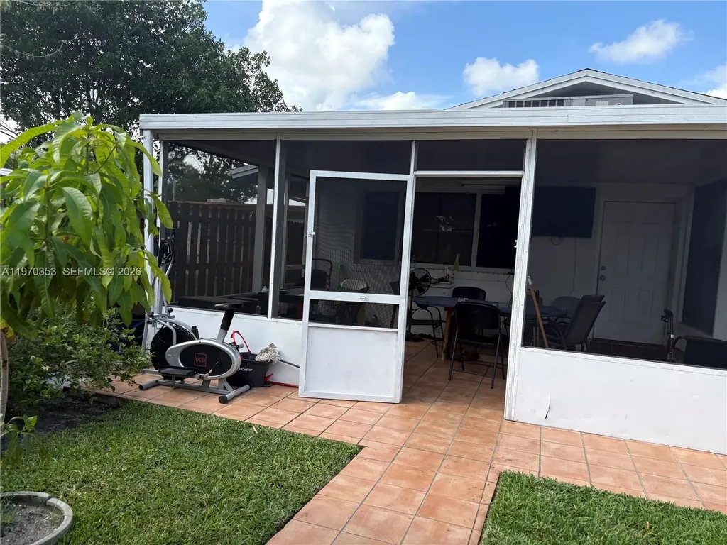 5632 Hayes Street Hollywood FL 33021