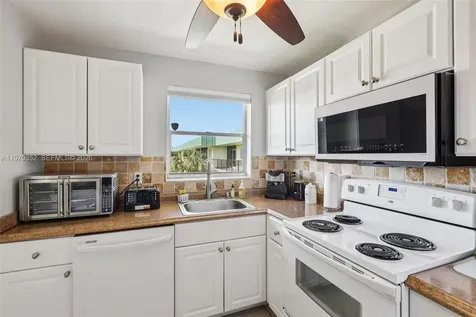 804 SE 7th Street Deerfield Beach FL 33441