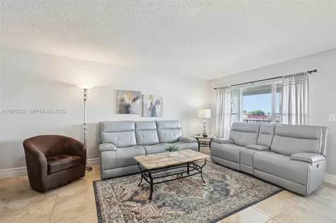 804 SE 7th Street Deerfield Beach FL 33441