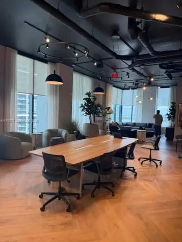 121 NE 5th Street Miami FL 33132