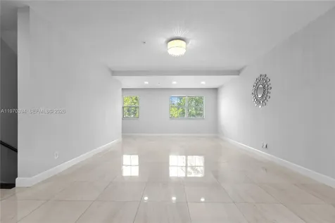 621 NE 8th Avenue Fort Lauderdale FL 33304