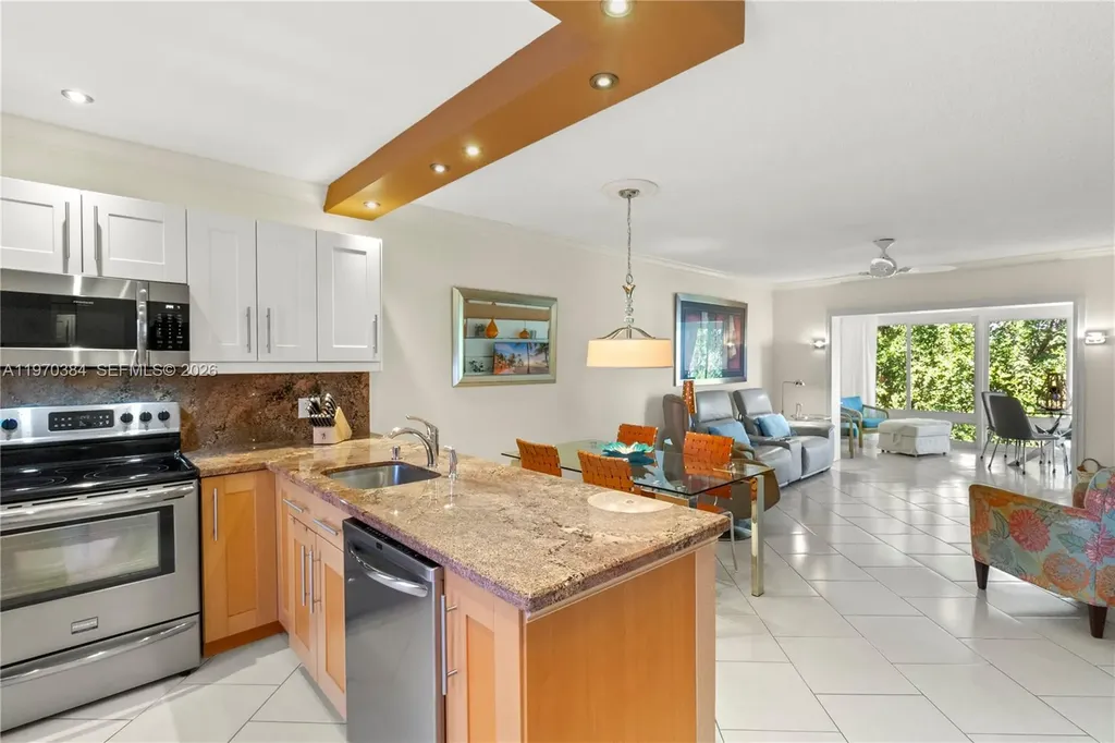 5121 W Oakland Park Boulevard Lauderdale Lakes FL 33313