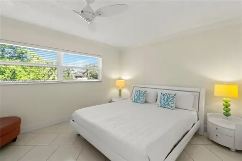 5121 W Oakland Park Boulevard Lauderdale Lakes FL 33313