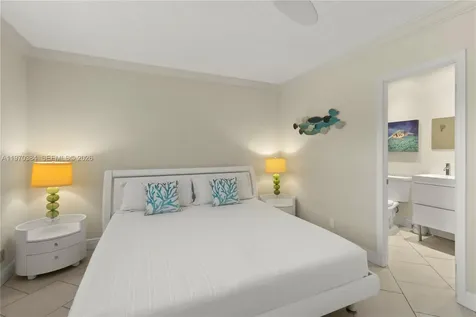 5121 W Oakland Park Boulevard Lauderdale Lakes FL 33313