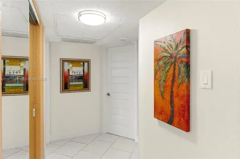 5121 W Oakland Park Boulevard Lauderdale Lakes FL 33313