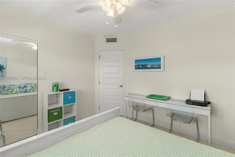 5121 W Oakland Park Boulevard Lauderdale Lakes FL 33313