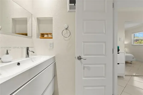5121 W Oakland Park Boulevard Lauderdale Lakes FL 33313