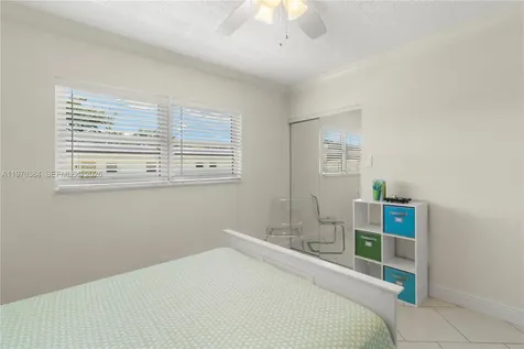 5121 W Oakland Park Boulevard Lauderdale Lakes FL 33313