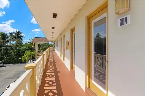 5121 W Oakland Park Boulevard Lauderdale Lakes FL 33313