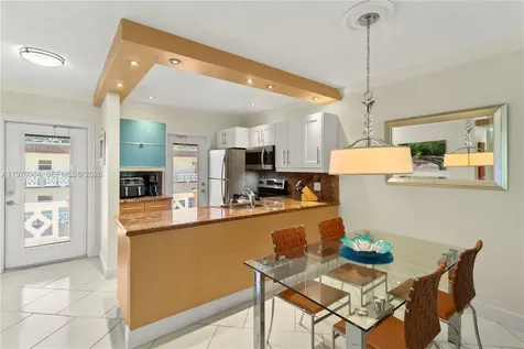 5121 W Oakland Park Boulevard Lauderdale Lakes FL 33313
