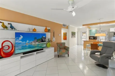 5121 W Oakland Park Boulevard Lauderdale Lakes FL 33313