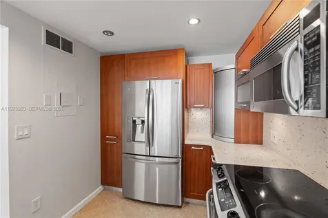 3675 N Country Club Drive Aventura FL 33180