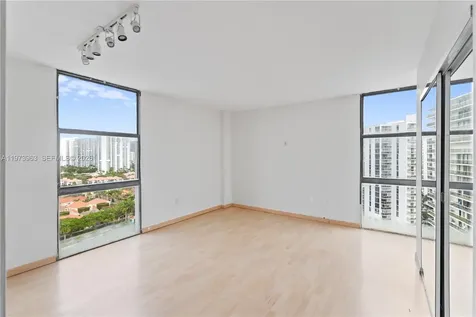 3675 N Country Club Drive Aventura FL 33180