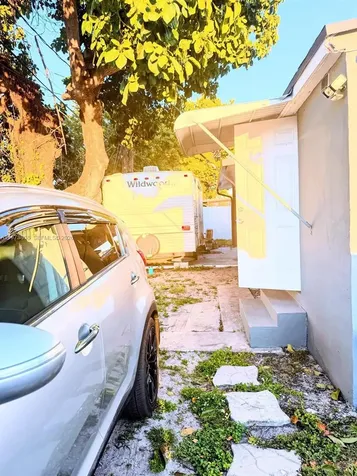 2281 NW 81st Terrace Miami FL 33147