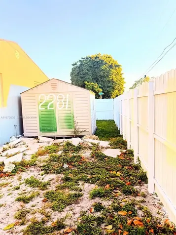 2281 NW 81st Terrace Miami FL 33147