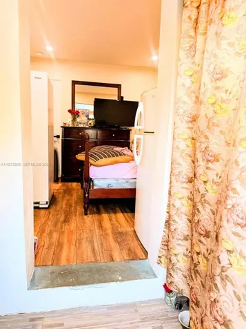 2281 NW 81st Terrace Miami FL 33147