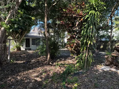 2750 SW 26th Street Miami FL 33133