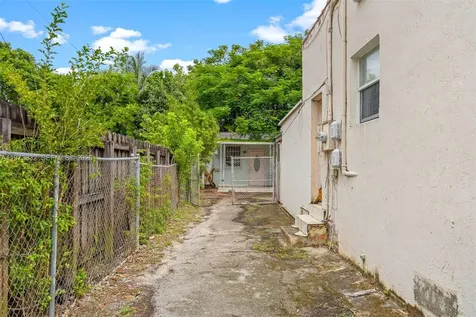 1045 SW 20th Avenue Miami FL 33135