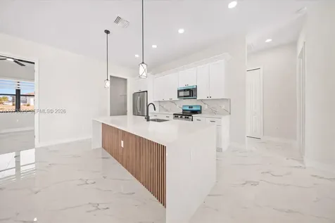 18 NE 11th Lane Cape Coral FL 33909