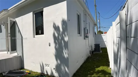 2800 SW 25th Street Miami FL 33133