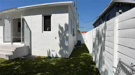 2800 SW 25th Street Miami FL 33133
